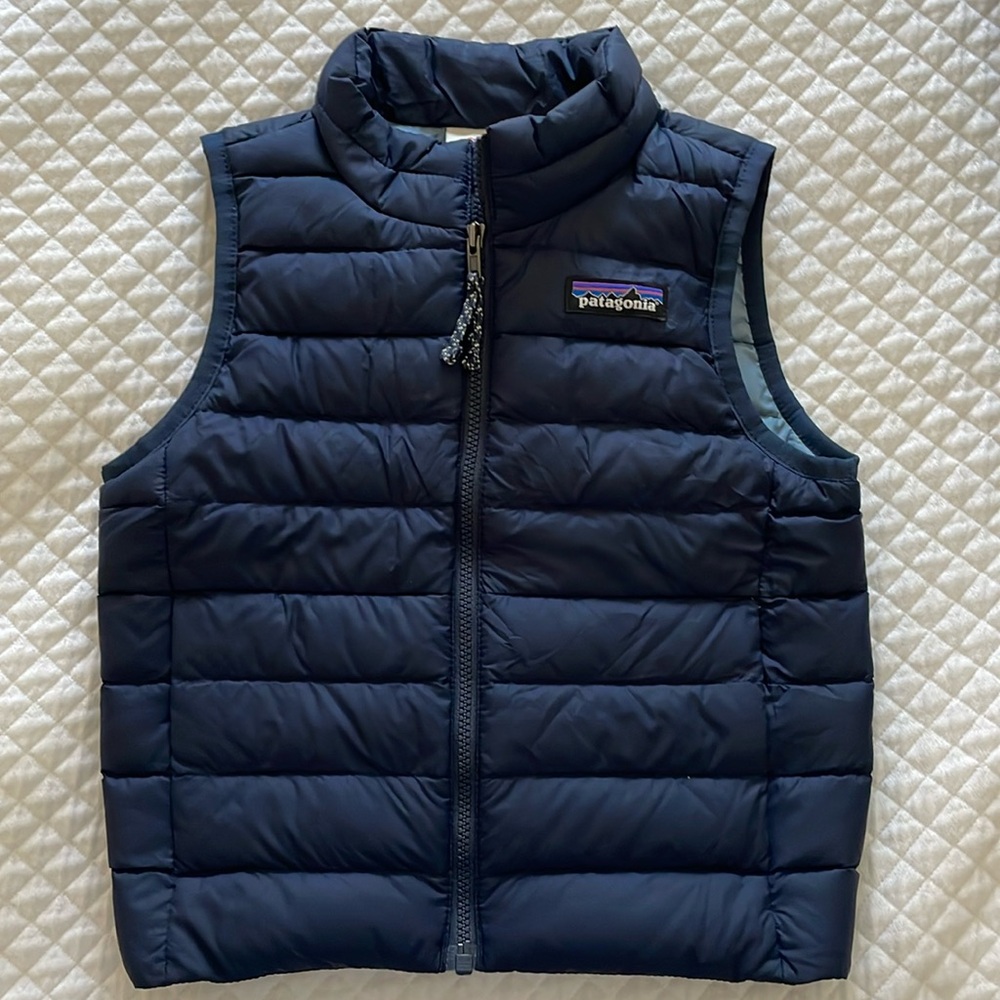 Like new navy Patagonia vest. Size 2T